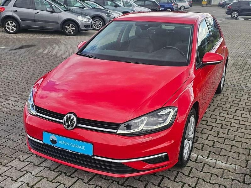 Rot Gebraucht 2018 VW Golf VII Highline Limousine | 19.999 € (Fairer Preis) - Bild 1/4