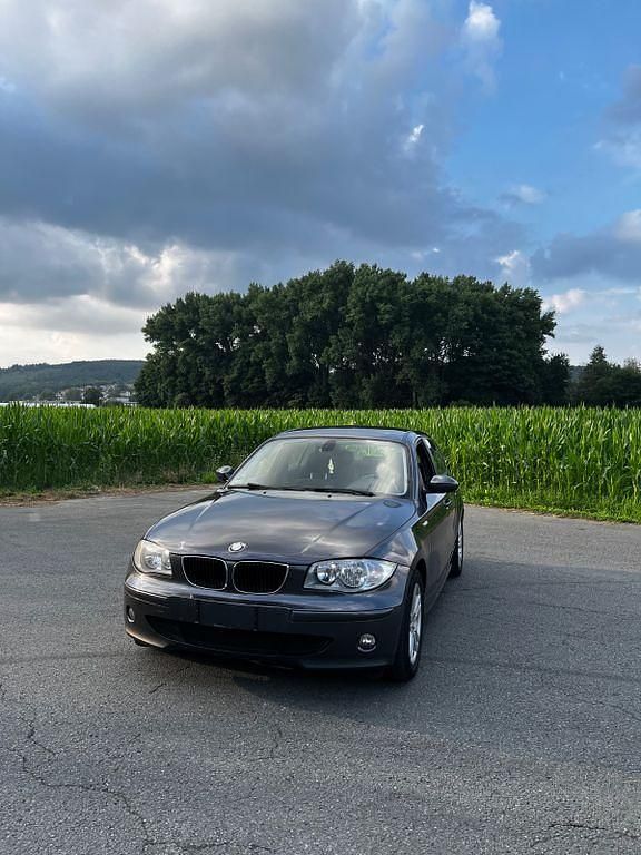 Grau Gebraucht 2006 BMW 118 Kleinwagen | 2.000 € (Superpreis) - Bild 1/4