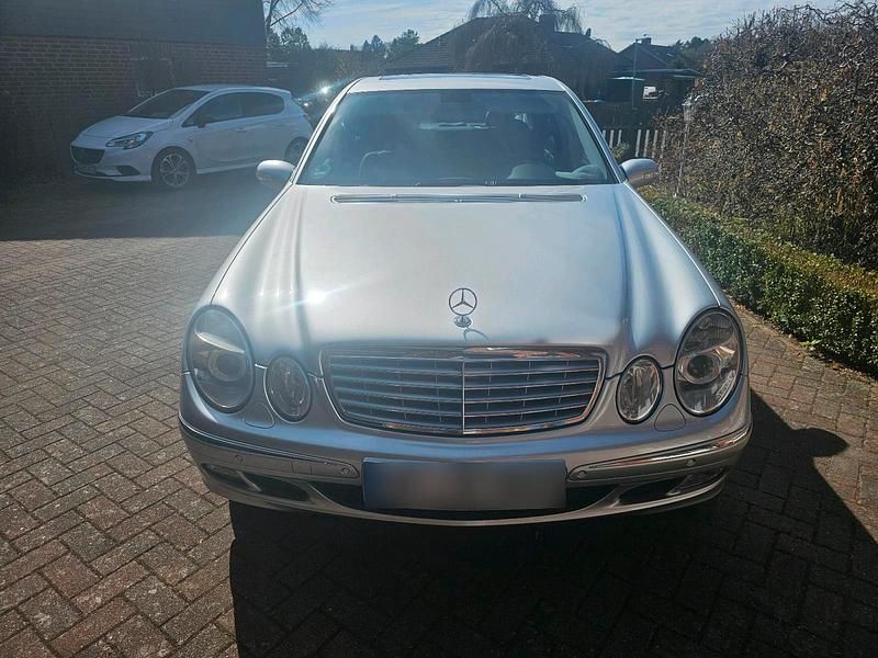 Gebraucht Mercedes E320 204 PS (150 kW) 2002 Silber Limousine