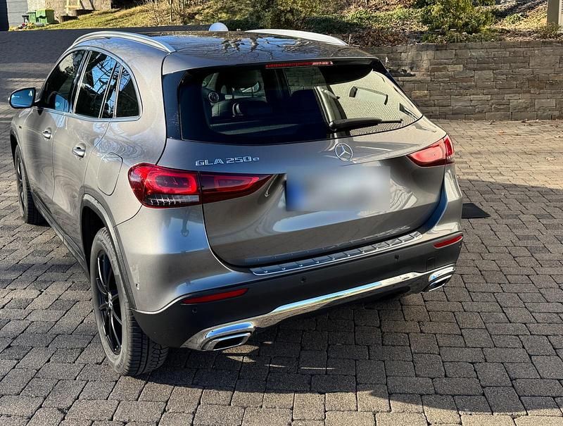 Gebraucht Mercedes GLA250 Progressive 218 PS (160 kW) 2020 Silber SUV