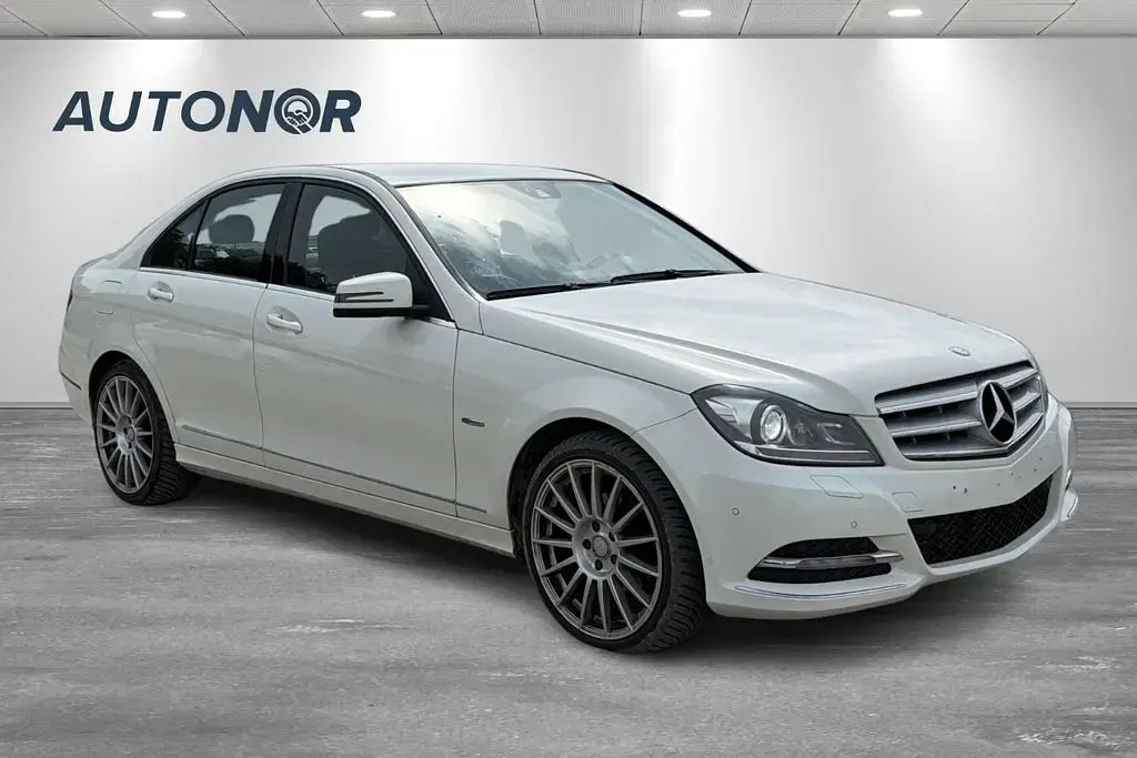Gebraucht Mercedes C200 136 PS (100 kW) 2011 Weiß Limousine