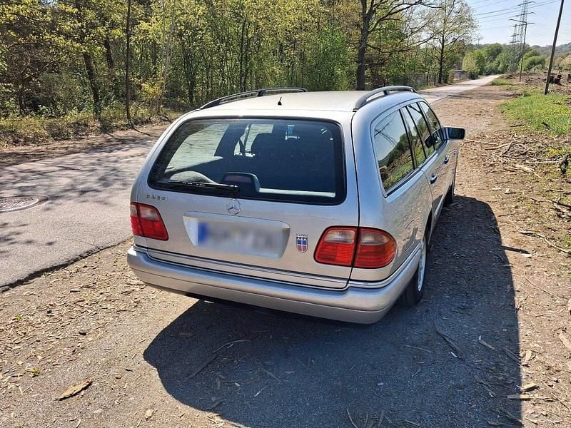 Gebraucht Mercedes E230 150 PS (110 kW) 1997 Silber Kombi