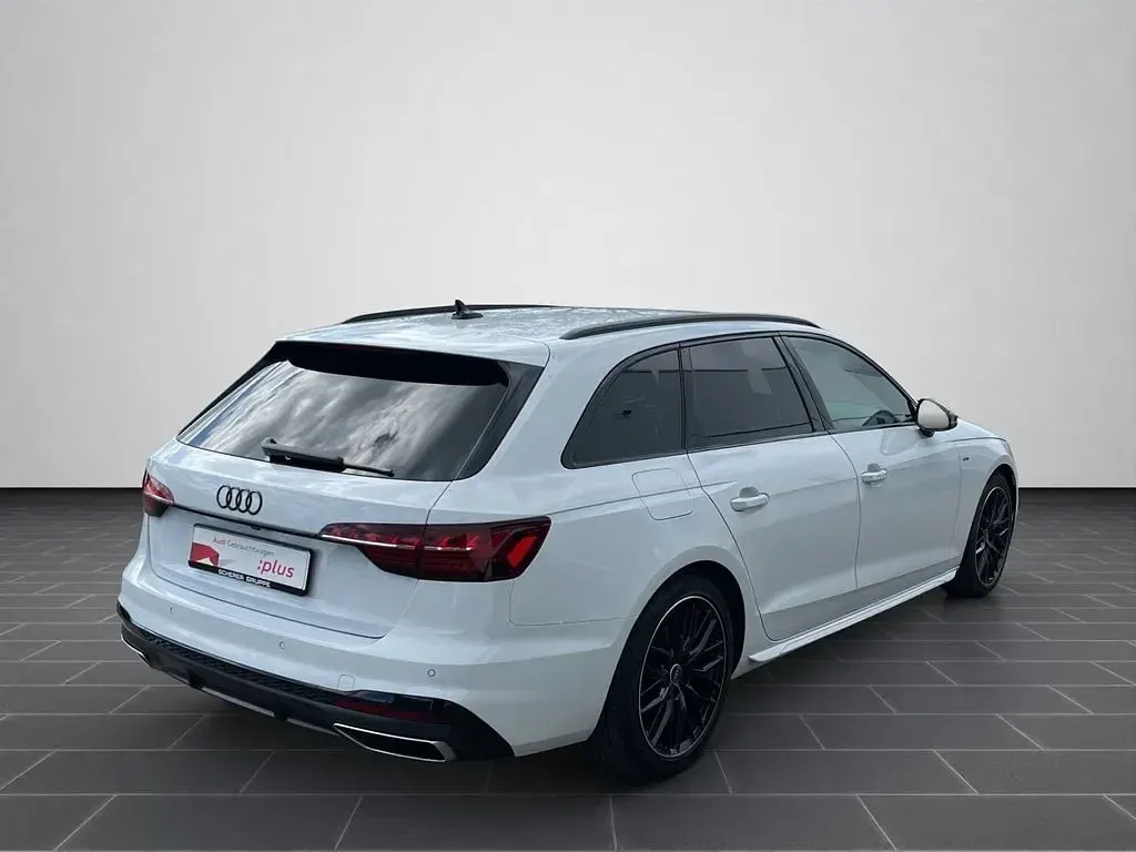Gebraucht Audi A4 S-Line 204 PS (150 kW) 2023 Gletscherweiß metallic Kombi