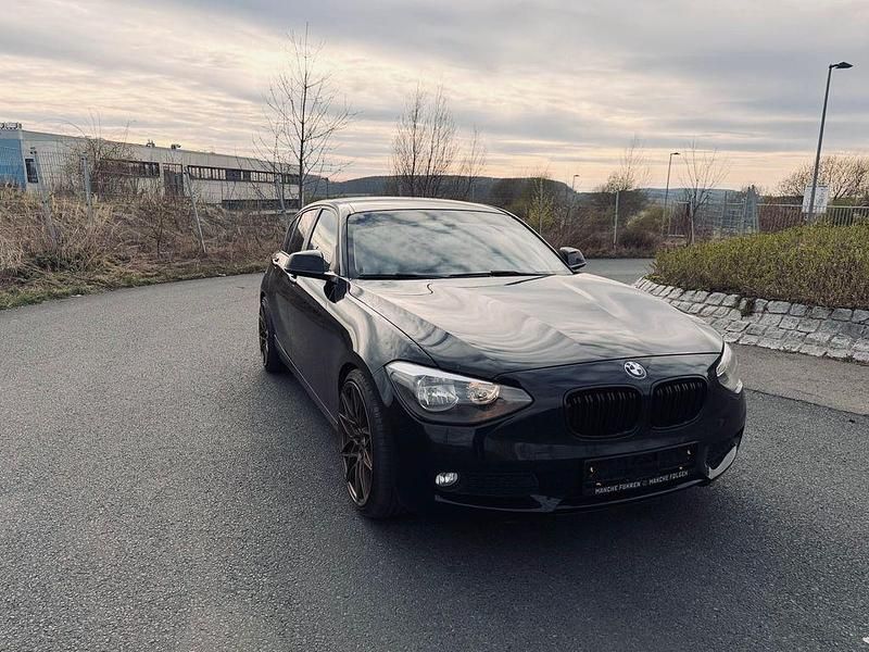 Gebraucht BMW 02 136 PS (100 kW) 2012 Schwarz Limousine