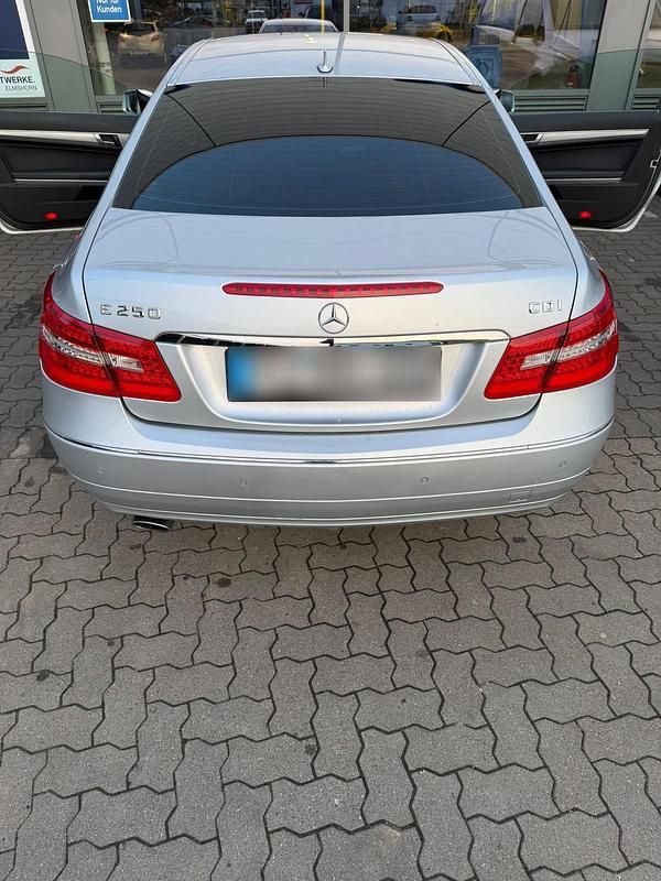 Gebraucht Mercedes E250 204 PS (150 kW) 2011 Silber Coupé