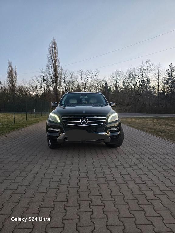 Schwarz Gebraucht 2012 Mercedes ML350 Edition 1 SUV | 12.999 € (Guter Preis) - Bild 1/4