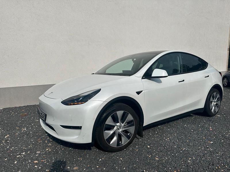 Weiß Gebraucht 2021 Tesla Model Y SUV | 30.500 € - Bild 1/4