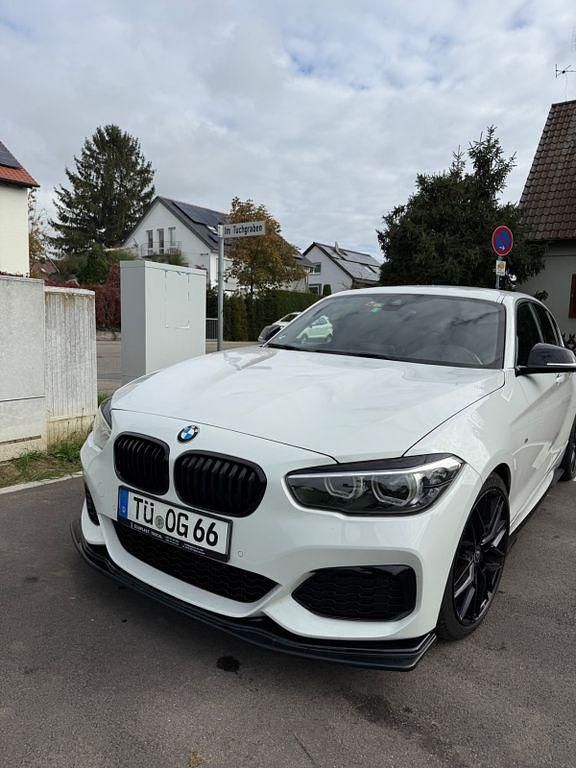 Weiß Gebraucht 2018 BMW M140 M Sport Limousine | 29.700 € (Fairer Preis) - Bild 1/4