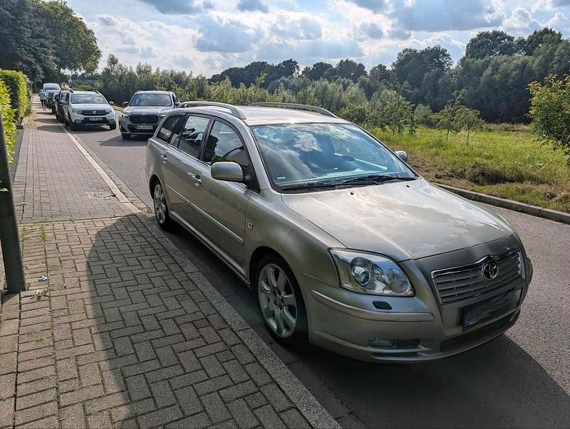 Gebraucht Toyota Avensis 163 PS (119 kW) 2005 Silber Kombi