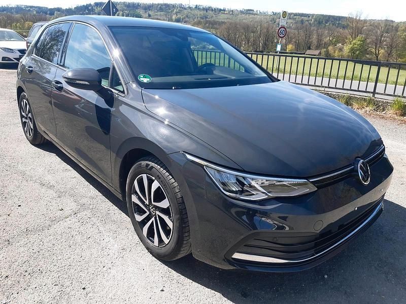 Gebraucht VW Golf VIII Active 130 PS (95 kW) 2022 Grau Limousine