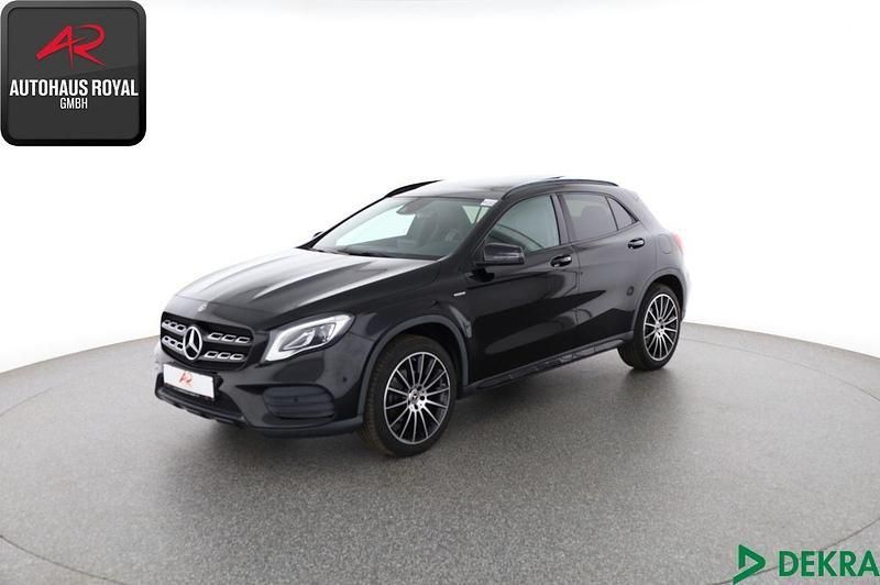 Schwarz (metallic) Gebraucht 2017 Mercedes GLA200 AMG SUV | 21.880 € (Etwas zu teuer) - Bild 1/4