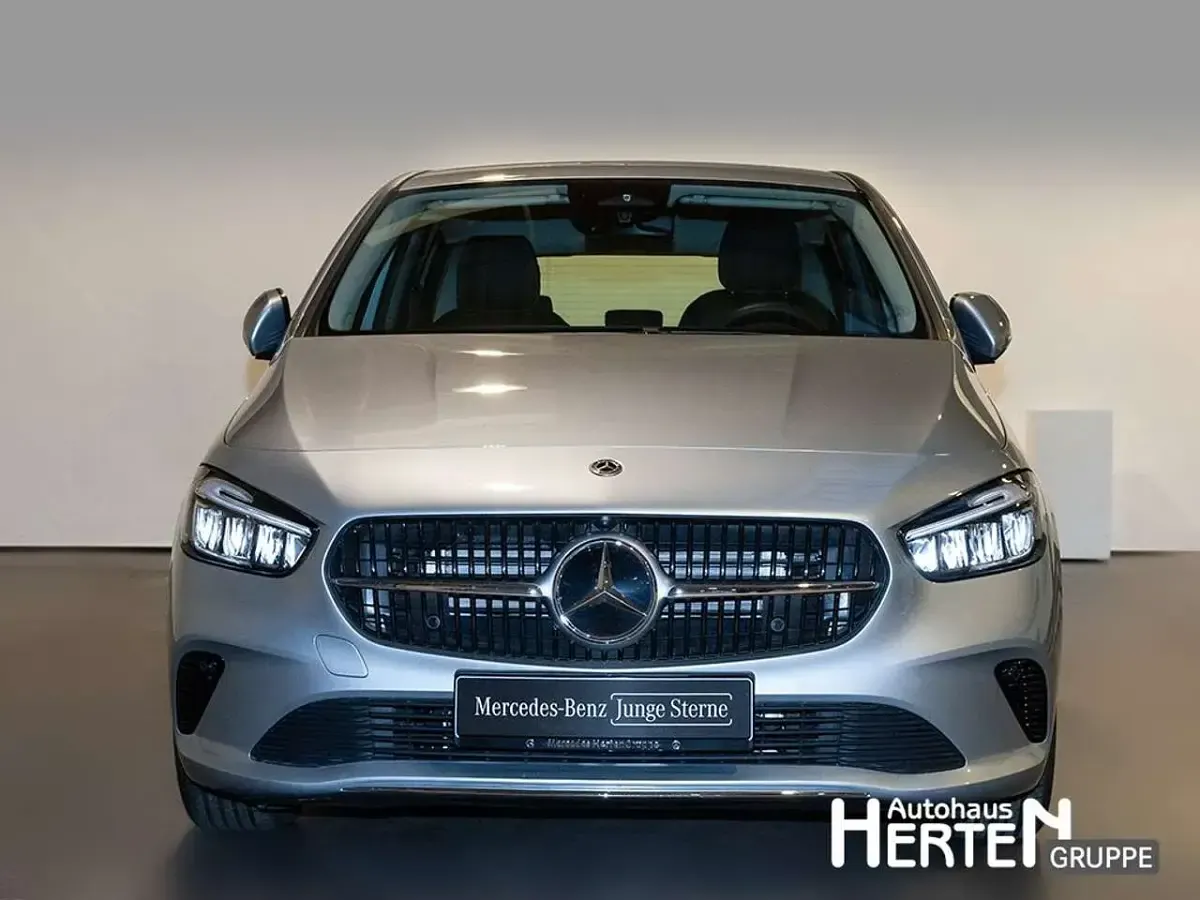 Gebraucht Mercedes B180 Progressive 136 PS (100 kW) 2024 lack hightechsilber Kleinwagen