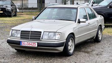 Gebraucht Mercedes E230 132 PS (97 kW) 1988 Silber Limousine