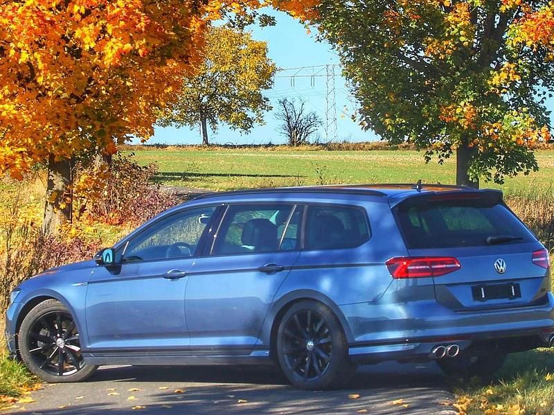 Gebraucht VW Passat Highline 239 PS (175 kW) 2015 Blau Kombi