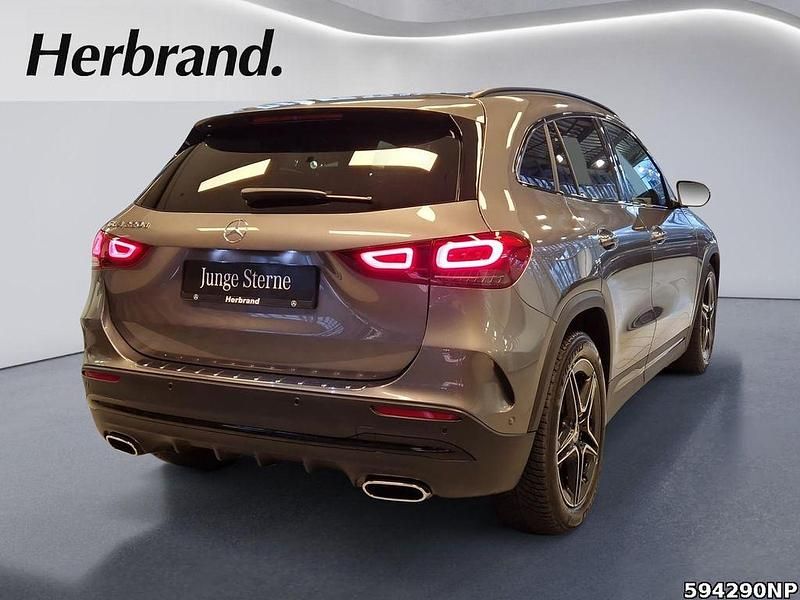 Gebraucht Mercedes GLA220 AMG 190 PS (139 kW) 2021 Metalliclack mountaingrau SUV