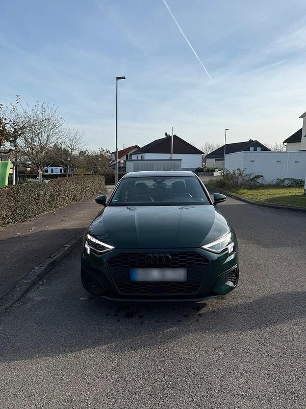 Gebraucht Audi A3 Ambiente 110 PS (80 kW) 2020 Grün Limousine