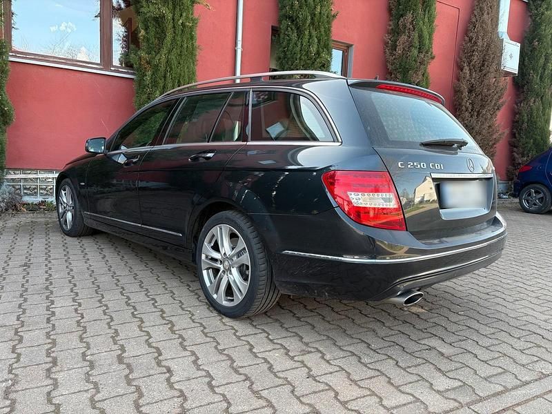 Gebraucht Mercedes C250 204 PS (150 kW) 2011 Schwarz Kombi