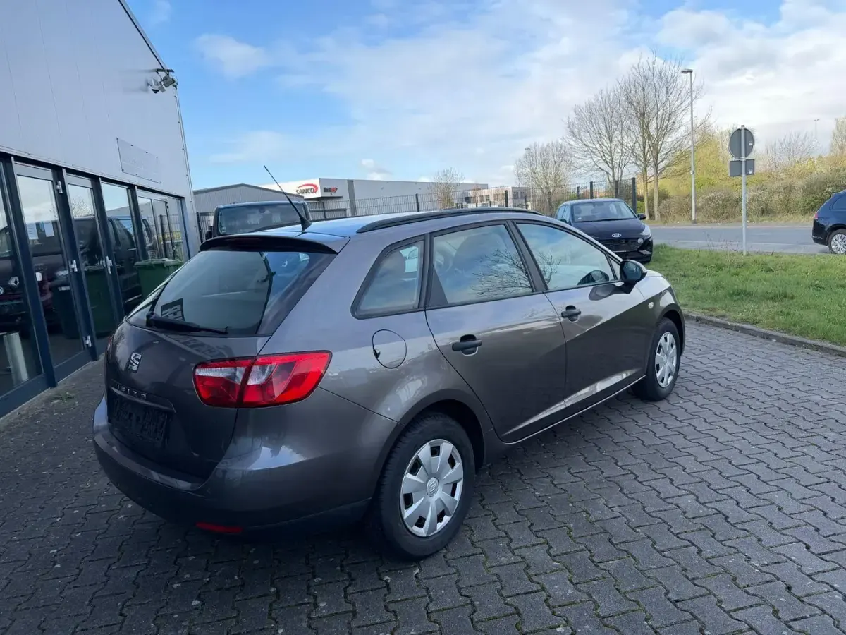 Używany Seat Ibiza ST Reference 69 KM (50 kW) 2015 Szary Kombi