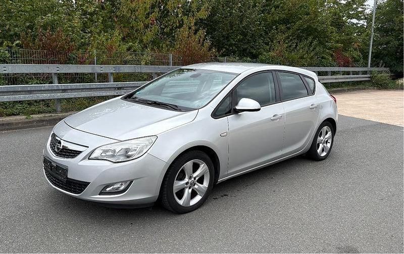 Silber Gebraucht 2010 Opel Astra Limousine | 2.490 € (Superpreis) - Bild 1/4