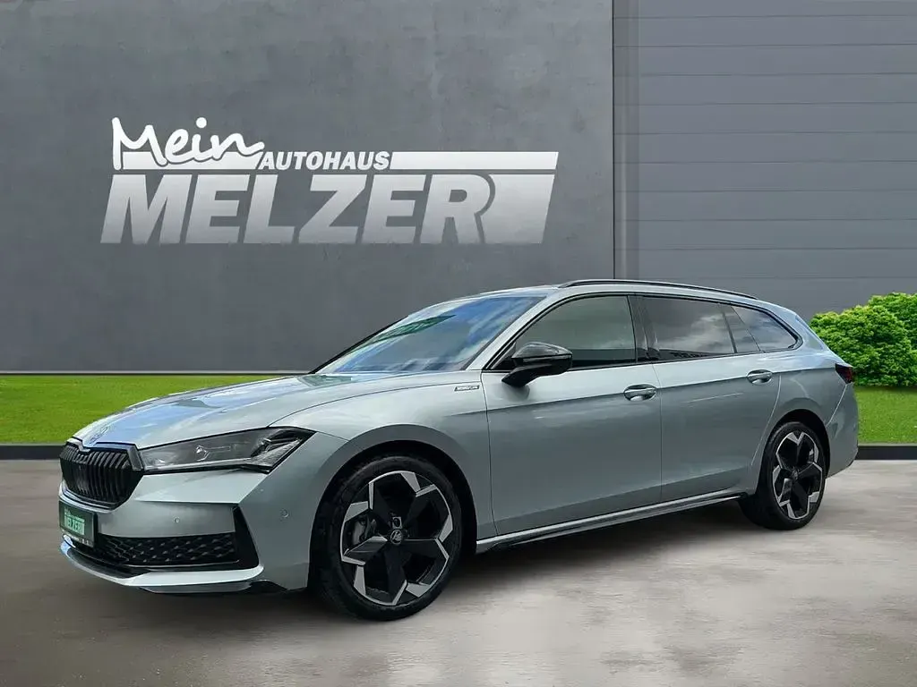 Neu Skoda Superb SportLine 150 PS (110 kW) 2026 Silber Kombi