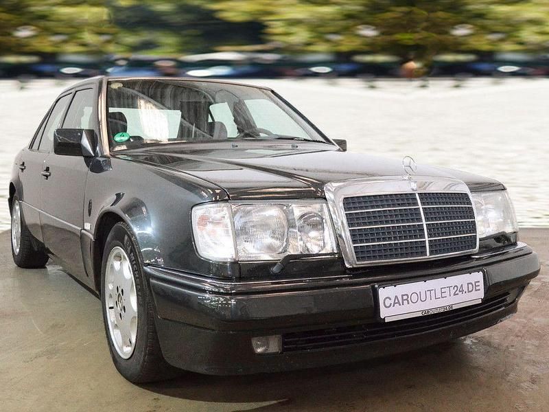Gebraucht Mercedes E500 326 PS (239 kW) 1992 Blauschwarz Limousine