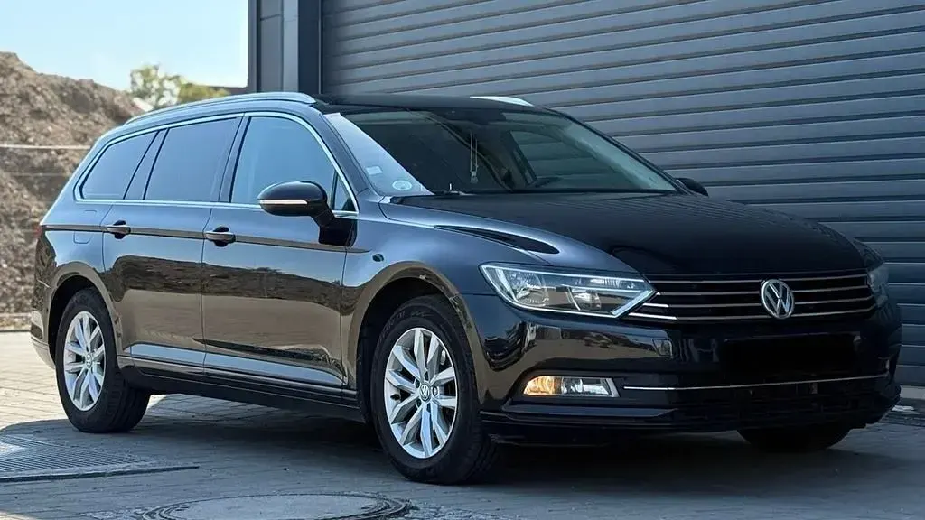 Gebraucht VW Passat Comfortline 120 PS (88 kW) 2017 Schwarz Kombi