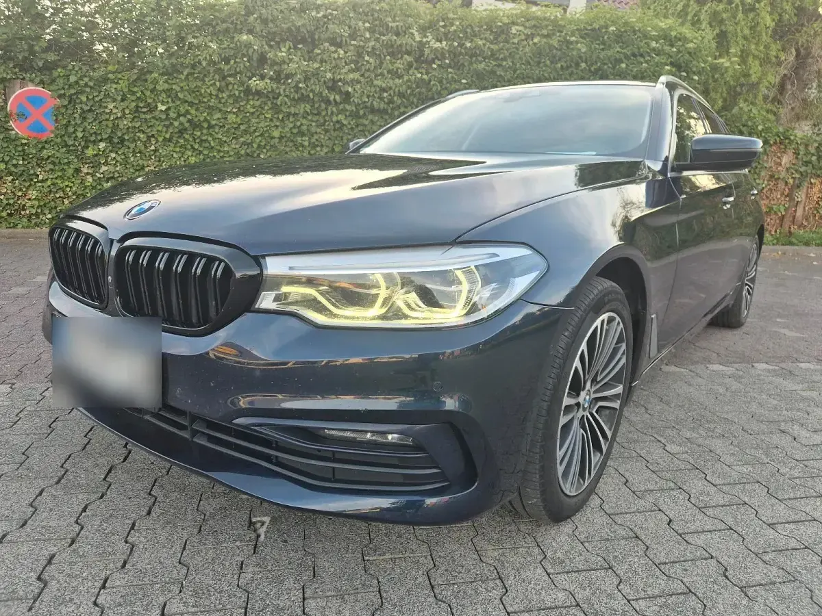 Gebraucht BMW 520 Sport Line 190 PS (139 kW) 2019 Blau Kombi