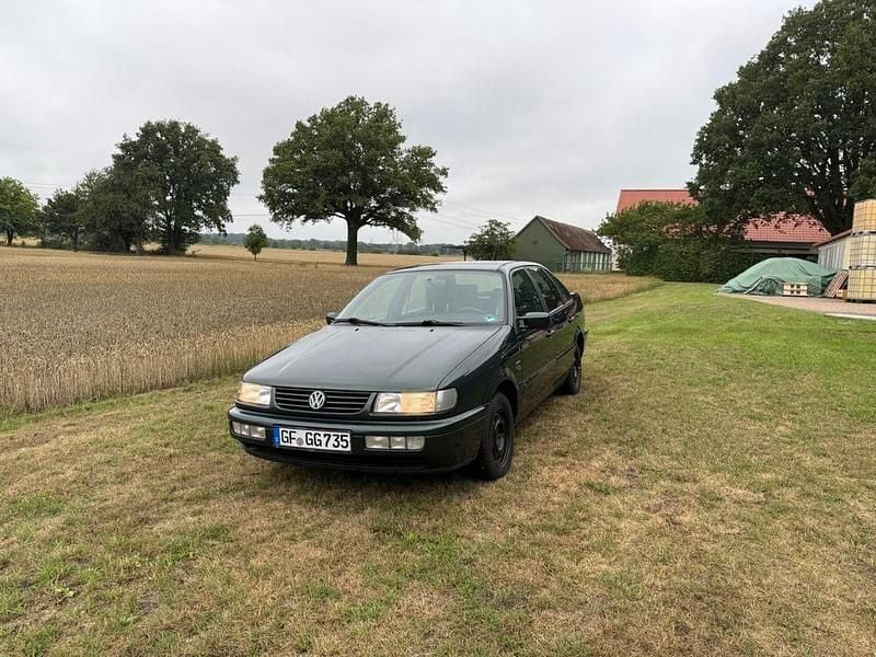 Grün Gebraucht 1995 VW Passat Classicline Limousine | 2.300 € - Bild 1/4