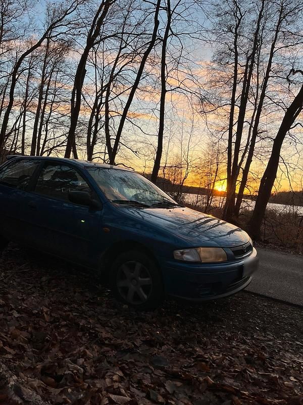 Gebraucht Mazda 323F 88 PS (64 kW) 1999 Blau Kleinwagen