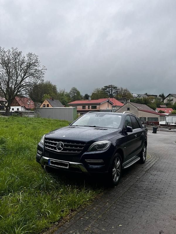 Blau Gebraucht 2012 Mercedes ML350 SUV | 15.000 € (Superpreis) - Bild 1/4