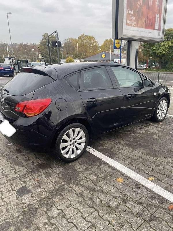 Gebraucht Opel Astra Design Edition 116 PS (85 kW) 2011 Limousine