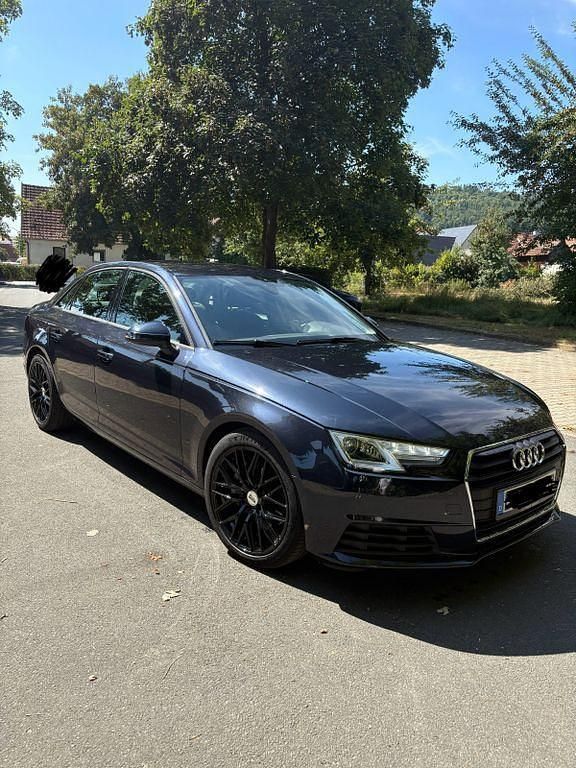 Blau Gebraucht 2017 Audi A4 Limousine | 17.250 € (Guter Preis) - Bild 1/4