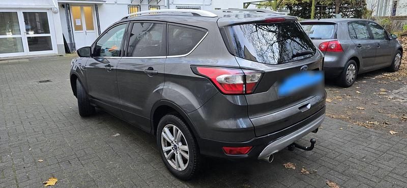 Gebraucht Ford Kuga Titanium 150 PS (110 kW) 2019 Grau SUV