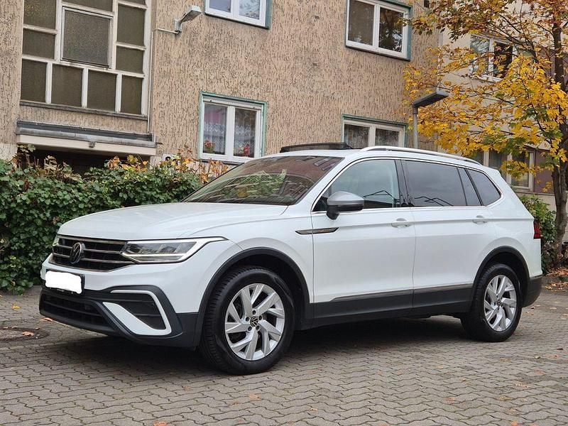 Weiß Gebraucht 2022 VW Tiguan Allspace Life SUV | 25.900 € (Fairer Preis) - Bild 1/4