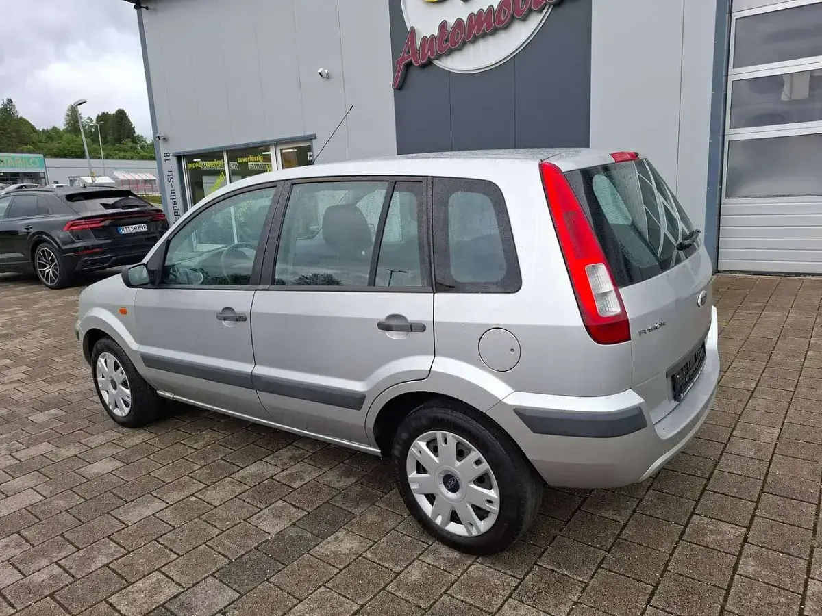 Gebraucht Ford Fusion Style 80 PS (58 kW) 2008 Polarsilber metallic Kleinwagen