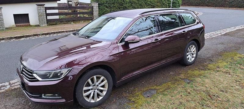 Gebraucht VW Passat Trendline 120 PS (88 kW) 2016 Rot Kombi