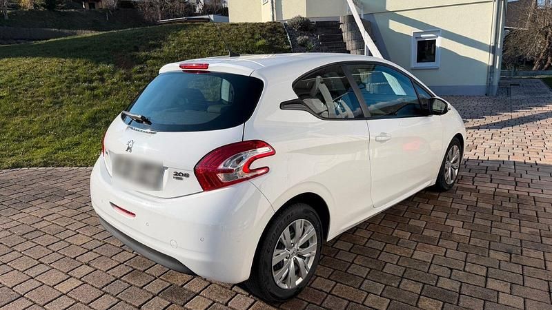 Second-hand Peugeot 208 Active 92 CP (67 kW) 2012 Alb Hatchback
