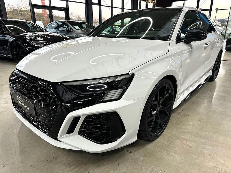 Gletscherweiß metallic Gebraucht 2022 Audi RS3 Sport Kleinwagen | 55.800 € (Teuer) - Bild 1/4