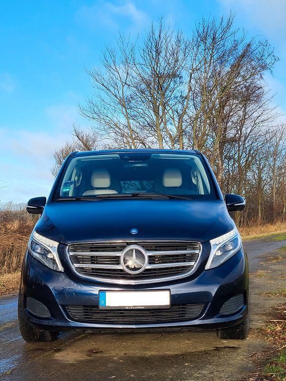 Gebraucht Mercedes V250 Avantgarde Edition 190 PS (139 kW) 2015 Blau Van / Kleinbus