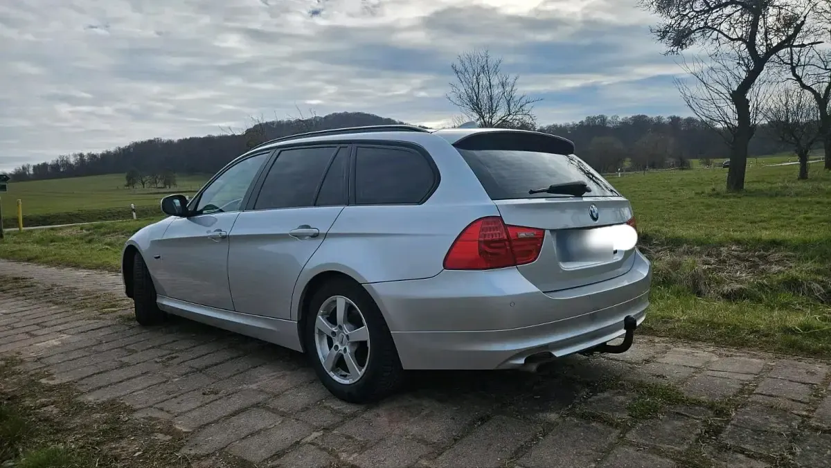 Brugt BMW 318 143 HK (105 kW) 2011 Sølv Stationcar