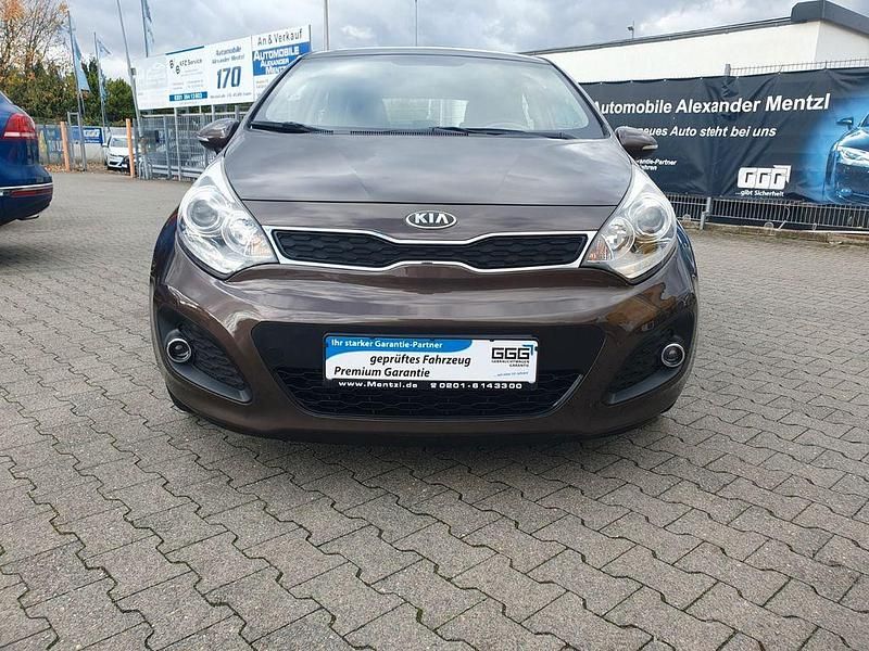 Gebraucht Kia Rio 109 PS (80 kW) 2013 Braun Limousine