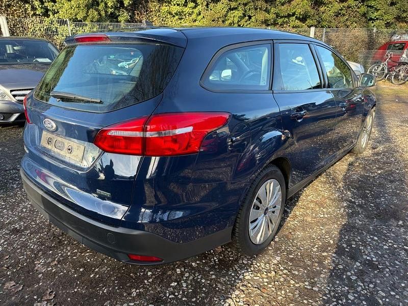 Gebraucht Ford Focus Trend 101 PS (74 kW) 2014 Blau Kombi