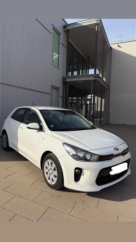 Gebraucht Kia Rio Edition 7 84 PS (61 kW) 2018 Weiß Limousine