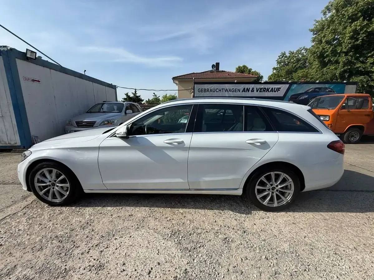 Gebraucht Mercedes C180 116 PS (85 kW) 2015 Polarweiss Kombi