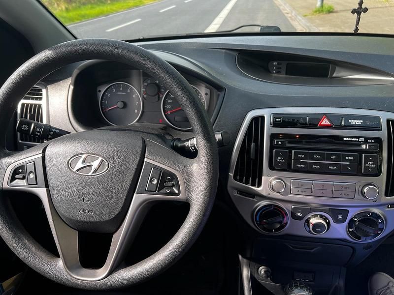 Gebraucht Hyundai i20 2012 Grau Kleinwagen
