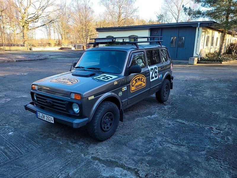 Gebraucht Lada niva 83 PS (61 kW) 2019 Braun SUV