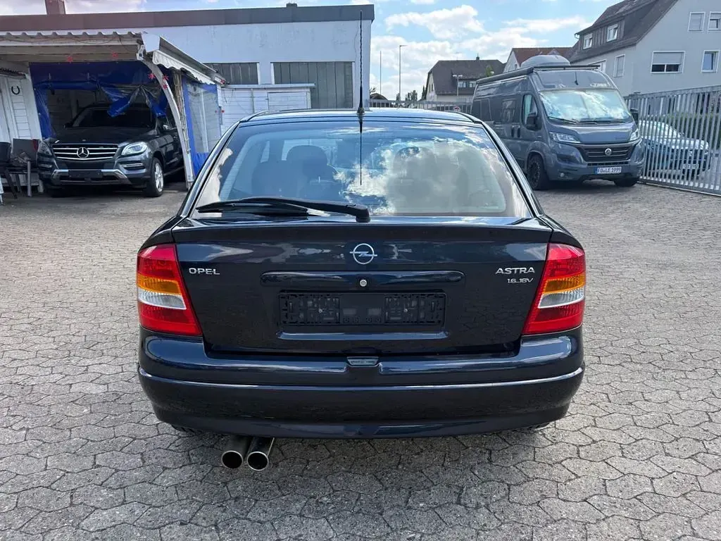 Gebraucht Opel Astra Sport 101 PS (74 kW) 1998 Schwarz Limousine