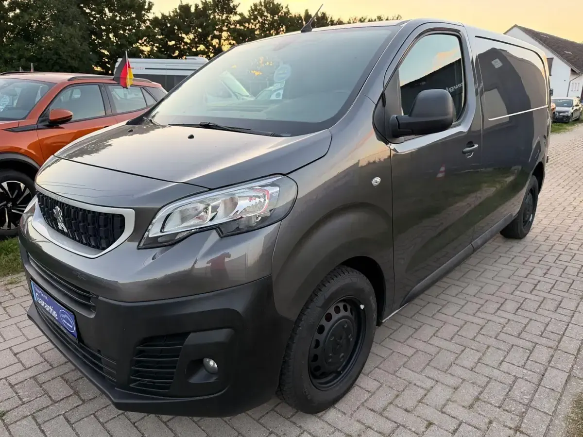 Gebraucht Peugeot Expert Premium 122 PS (89 kW) 2019 Van
