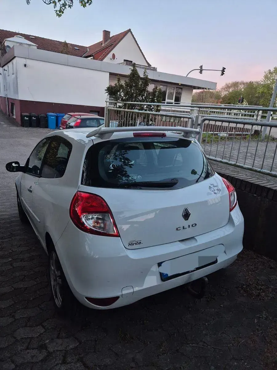 Gebraucht Renault Clio II 75 PS (55 kW) 2010 Weiß Limousine