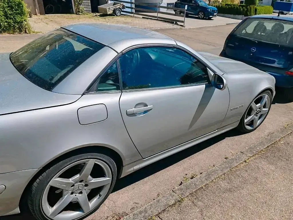 Second-hand Mercedes SLK200 163 CP (119 kW) 2003 Argintiu Cabrio